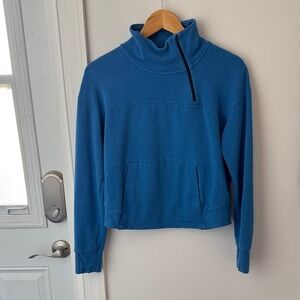 • The North Face • Women’s Blue Quarter-Zip Sweatshirt Medium